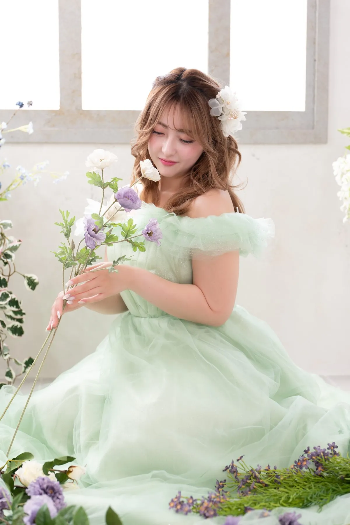 グリーンのドレスでの前撮りカット